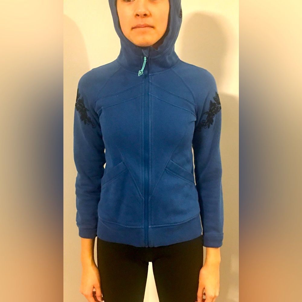 IVIVVA by Lululemon Blue w/Floral Appliques Hoodie Jacket Thumb holes Girls 12